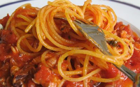 Spaghetti au ragoût de petits calmars