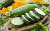 Courgette : est-ce bon pour la santé de la manger crue ?