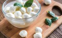 Ne jetez surtout pas l’eau de votre mozzarella, c’est un trésor pour vos plantes