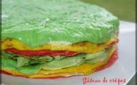 Gâteau de crêpes haut en couleurs