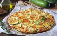 Saine, croustillante et facile : la recette de scarpaccia aux courgettes de ce chef est à tester absolument