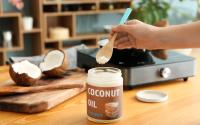 L’huile de coco en cuisine  est-elle vraiment bénéfique pour la santé ? Une experte démêle le vrai du faux