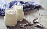 Voici l’aliment à ajouter à son yaourt pour profiter de ses bienfaits selon ce gastro-entérologue