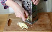 3 bonnes raisons de râper votre fromage vous-même !