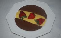 Duo de chocolat sur sa mousseline de fraises