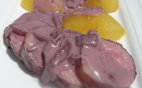 Saucisson au vin rouge sur barbecue.