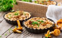 Quiche au lait ribot, champignons, lardons, boursin