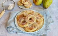 Pas besoin de friteuse ! Cette recette de beignets aux poires à faire au four est idéale pour un goûter gourmand