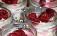 Petits bocaux de tiramisu à la framboise