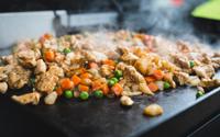 Cet expert du ménage partage sa technique pour nettoyer votre plancha ou barbecue très facilement en 2 étapes !