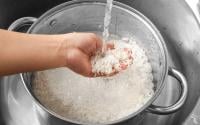 Rincer le riz permet-il vraiment qu’il ne colle pas après la cuisson ? Jamy Gourmaud tranche la question !