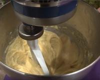 Une délicieuse crème d'amandes pour préparer vos galettes et tartes. Une recette traditionnelle et très simple à réaliser.