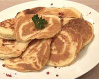 Blinis pour toutes occasions gourmandes ! Idéaux avec du saumon, de la tapenade et tout ce que vous aimez, c'est la petite crêpe salée, façon pancake pour accompagner…