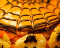 Un ardéchois (biscuit moelleux a la crème de marrons), une mousse crémeuse a la mascarpone et a la crème de marrons et une déco spéciale halloween !