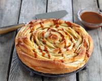 Un gâteau brioché aux pommes vraiment original et super bon, façonné en forme de spirale !