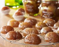 Rien de plus facile que de réaliser désormais ses propres marrons glacés. Une recette gourmande, facile et économique qui épatera tous les amateurs !