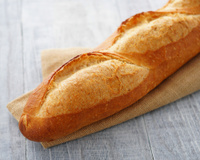 Votre baguette de pain est rassise ? Voici la méthode facile pour la rendre à nouveau consommable !