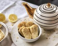 On craque pour ces sablés typiquement écossais. Leur texture est friable et on aime leur bon goût de beurre. Ils sont incontournables du tea time.…