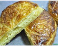 Avec une pure crème d'amande faite dans les règles de l'art, pour une galette d'exception, qui a fait la une de plusieurs sites culinaires.