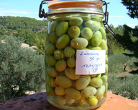 Recette ultra simple et inratable pour faire très simplement des olives vertes classiques, juste avec de l'eau et du sel.