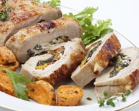 Longe de porc roulée farcie aux épinards, poivrons et féta