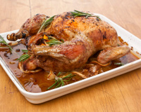 Cocotte de pintade au cidre et aux noix