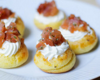 Petits choux farcis au fromage et saumon fumé