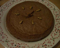 Gâteau combinant tendrement noix et noisettes légèrement broyées avec des échos gustatifs de cannelle.