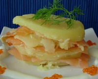 Mille-feuille de pomme de terre au saumon fumé