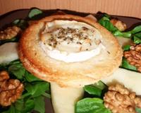 Une salade fraîche agrémentée de toast de chèvre chaud...