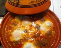 Tajine de kefta aux œufs traditionnel