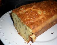Une délicieuse recette de cake riche en olives et en emmental...