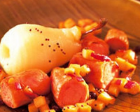 Saucisses de Francfort aux poires, pommes, oignons