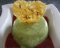 Petit flan de courgettes et chèvre à l'agar agar et sa tuile de parmesan