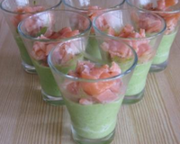 Le saumon fumé se marie à merveille à l'asperge verte dans une petite verrine apéritive