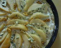 Pizza à la poire, au roquefort et noix