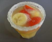 Un cocktail de jus de fruits sans alcool