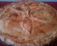 Tourte farcie au poulet mariné, fromage et carotte