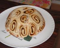 Une charlotte originale avec ces tranches de biscuit roulé qui remplacent les boudoirs.