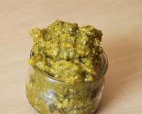 Une recette de pesto qui change du traditionnel (mais si bon je vous l'accorde) pesto de basilic. A servir en accompagnement de pâtes par exemple, ou encore en base à…