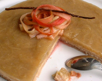 Tarte à la rhubarbe sur fond de coco et ses tagliatelles de rhubarbe caramélisées