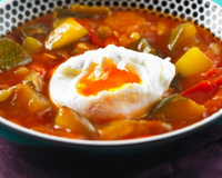 Œufs pochés à la ratatouille