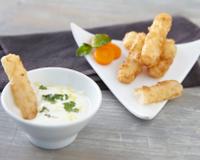 Beignets de salsifs accompagnés de sa sauce yaourt aux herbes.