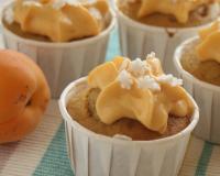 Des petits gâteaux tout moelleux accompagnés d'une douce mousse à l'abricot.