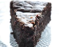 Un gâteau au chocolat de plus parmi les milliards déjà existants.Celui-ci n'est pas fondant mais plutôt moelleux, assez classique vous me direz mais il a tout de même…