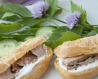 L'émincé de thon, un tzatziki onctueux, le tout dans une pâte à choux salée et fromagée. Une version salée d'un grand classique !