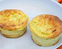 Recette rapide pour l’été : des mini-flans de courgettes à faire dans un moule à muffins !