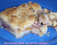 Une recette de crumble sucré avec comme fruits de l'ananas, de la banane et de la pêche, posé sur une base de rocher coco. Parfait pour terminer un…