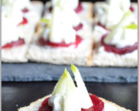 Toast bouchée au chèvre, betterave et ses petites pommes