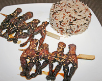 Cuisses de grenouilles caramélisées à la chinoise accompagnées de riz trois saveurs
